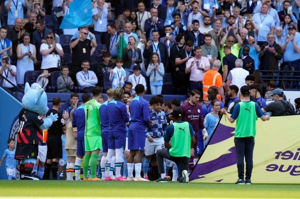 为底色的城 为底色的城